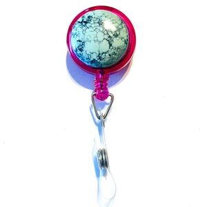 Retractable badge holder